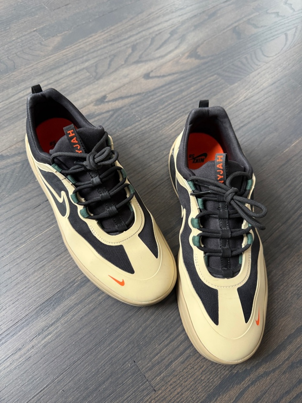 Nike Cream, Black & Orange Low-Top Sneakers— excellent condition